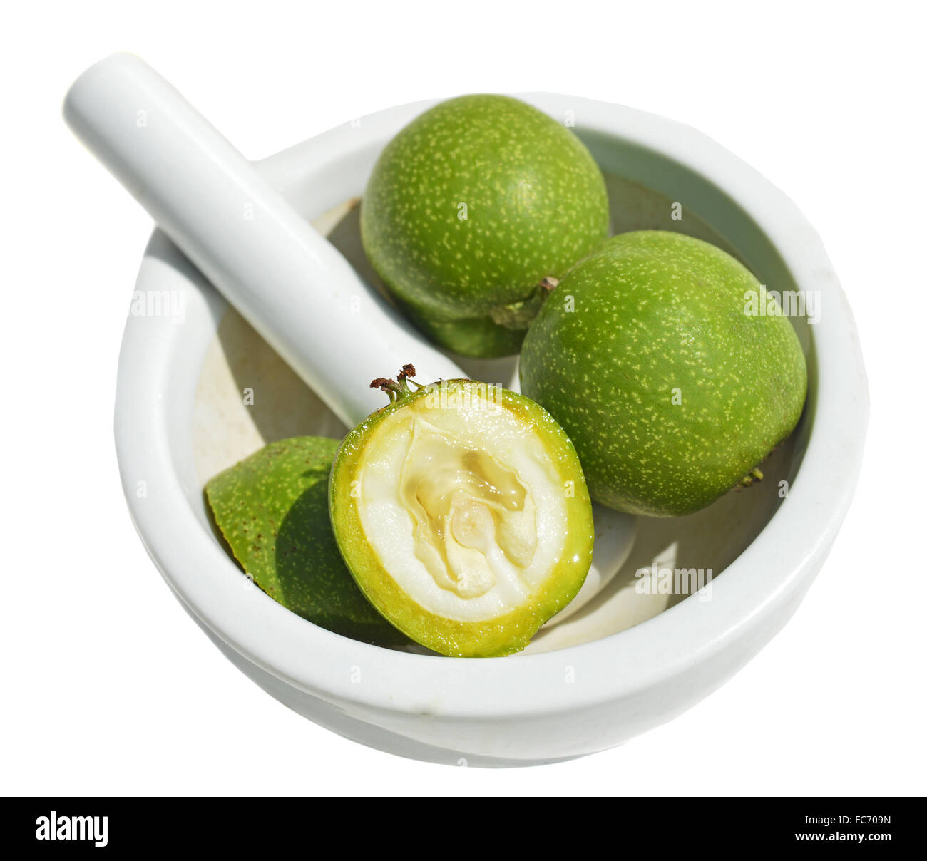 Grüner junge Walnüsse in Schalen Stockfoto