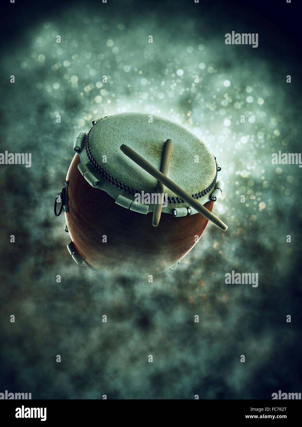 Ramadan-Trommel in Rauch mit bokeh Stockfoto