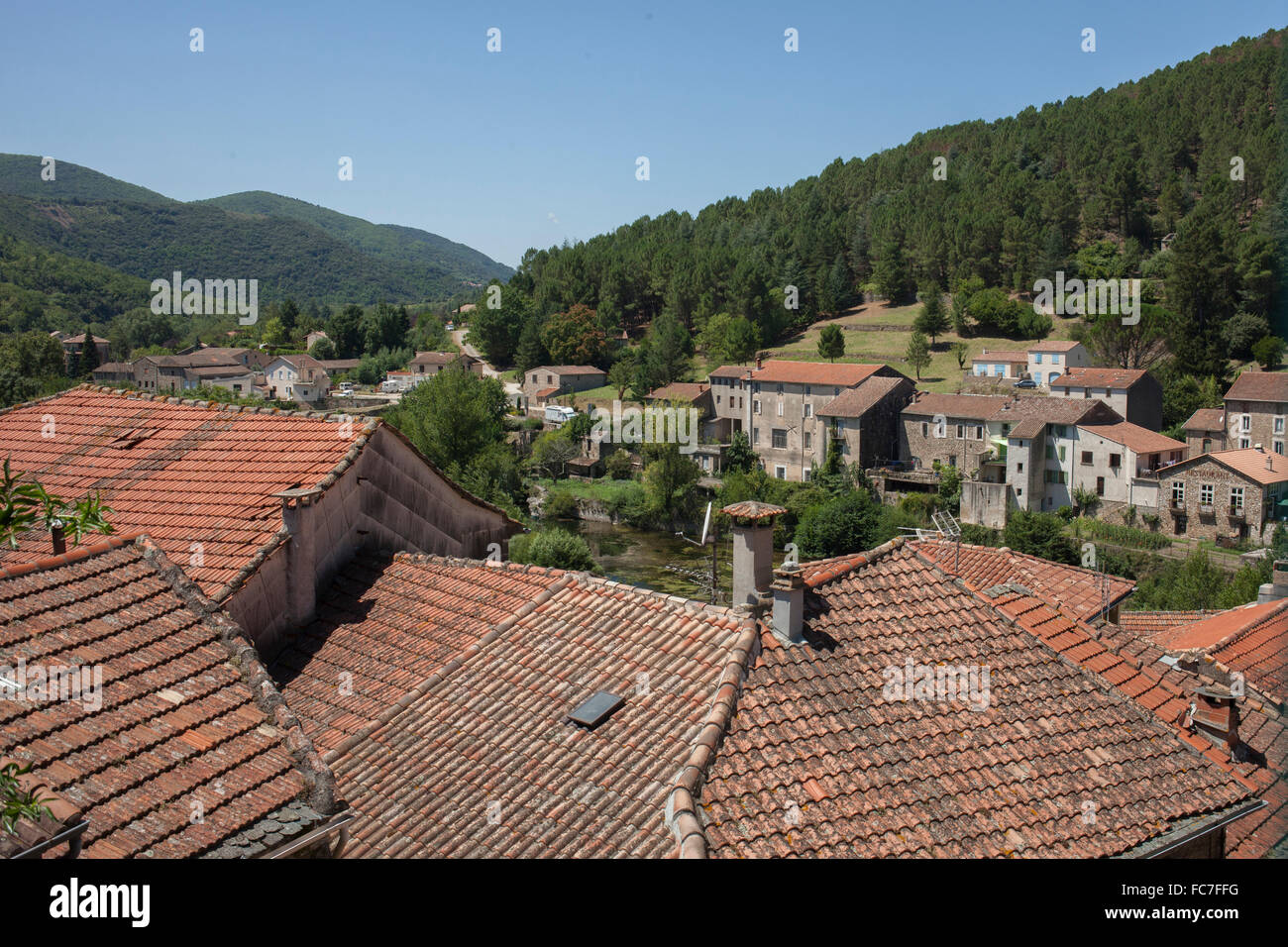 Luftaufnahme von Dächern in ländlichen Dorf Stockfoto