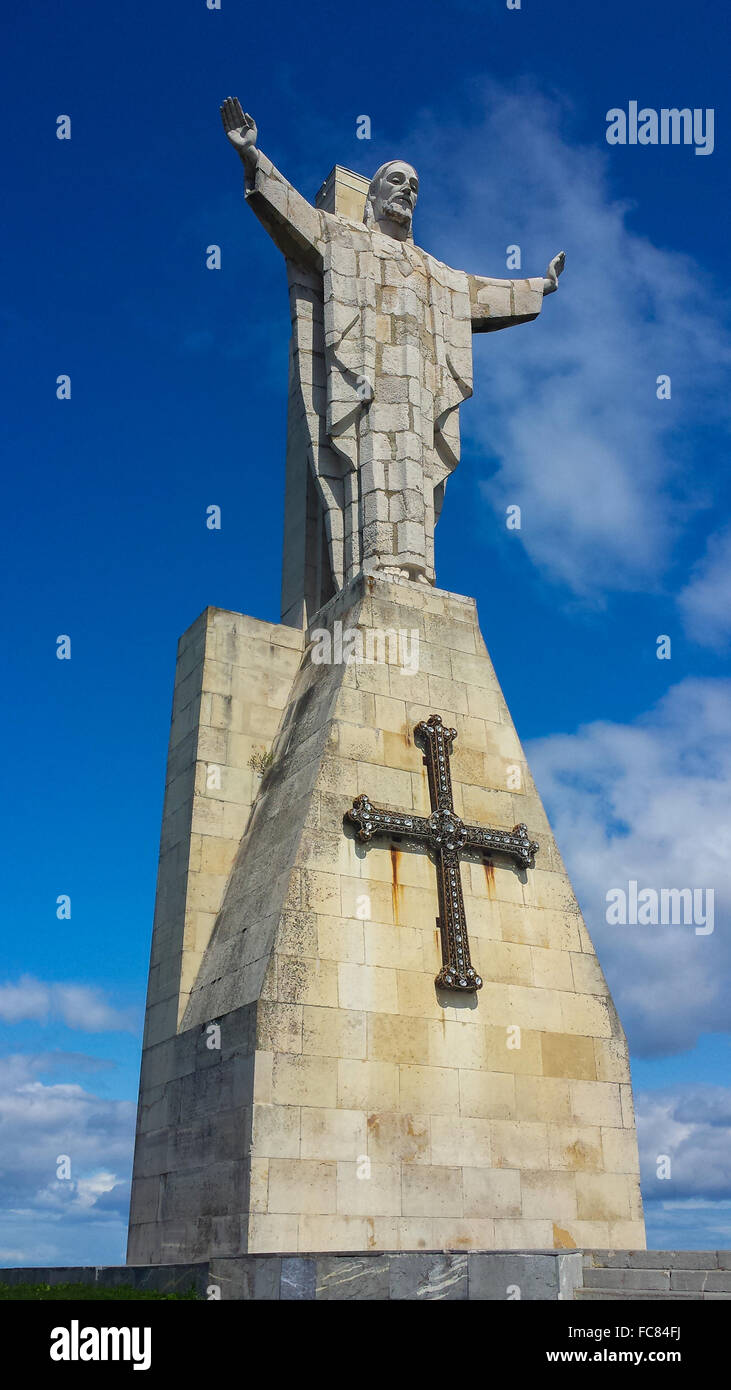 Religiöse Statue in Stein gemeißelt Stockfoto