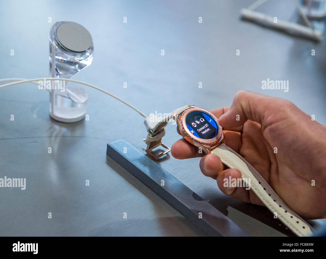 Smart Uhr auf der Samsung-Stand auf der CES in Las Vegas statt Stockfoto