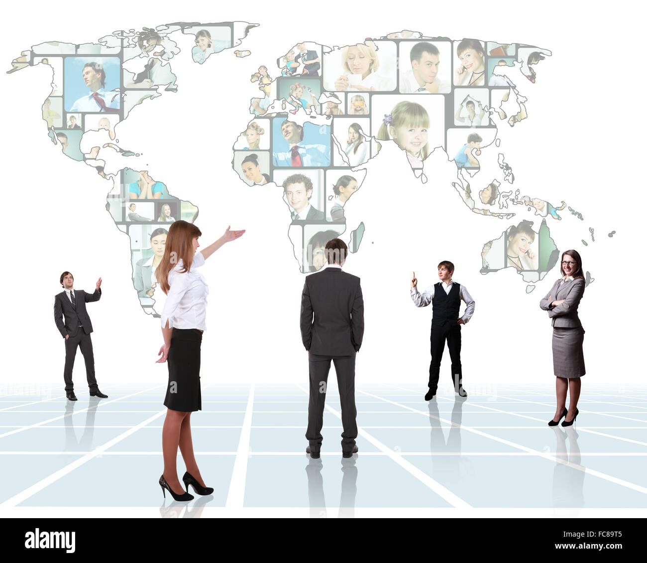 Weltkarte und Menschen als Symbol des sozialen Netzwerks Stockfoto