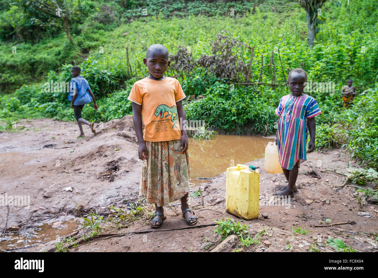 Drinking Water Africa Child River Stockfotos & Drinking Water Africa