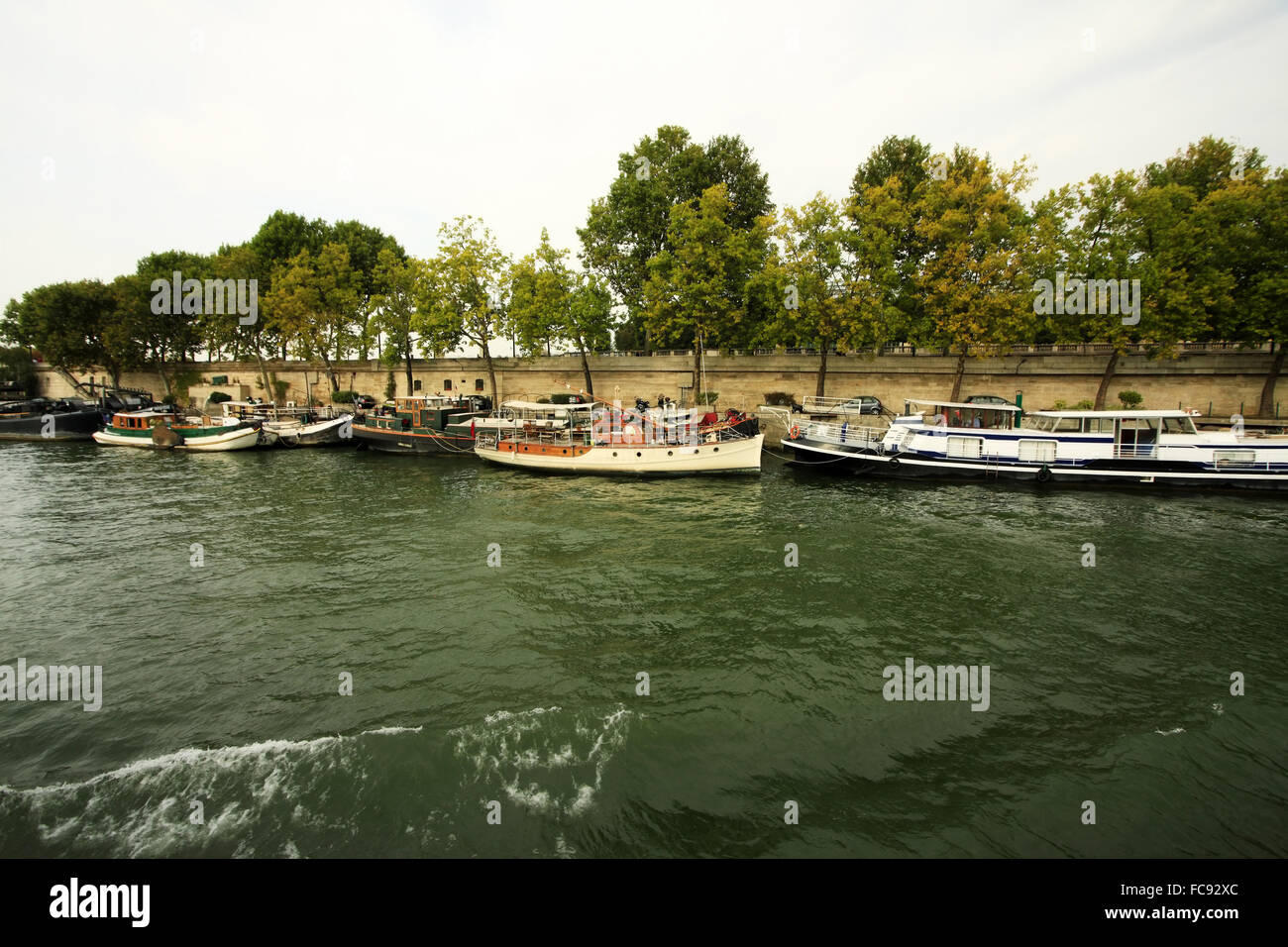 Zu Fuß am Fluss Stockfoto