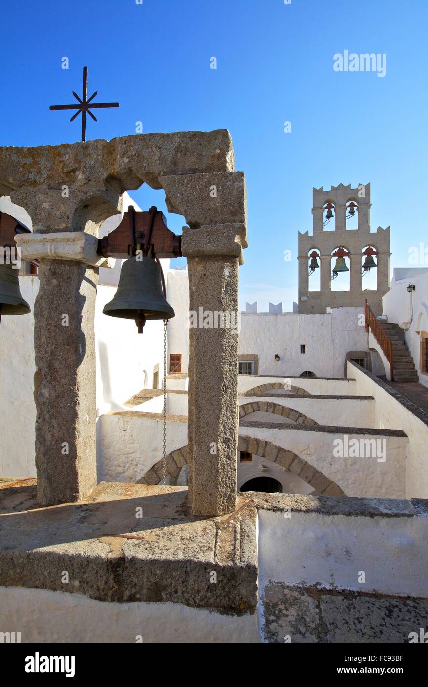 Die Glockentürme im Kloster des Heiligen Johannes in Chora, UNESCO-Weltkulturerbe, Patmos, Dodekanes, griechische Inseln, Griechenland Stockfoto