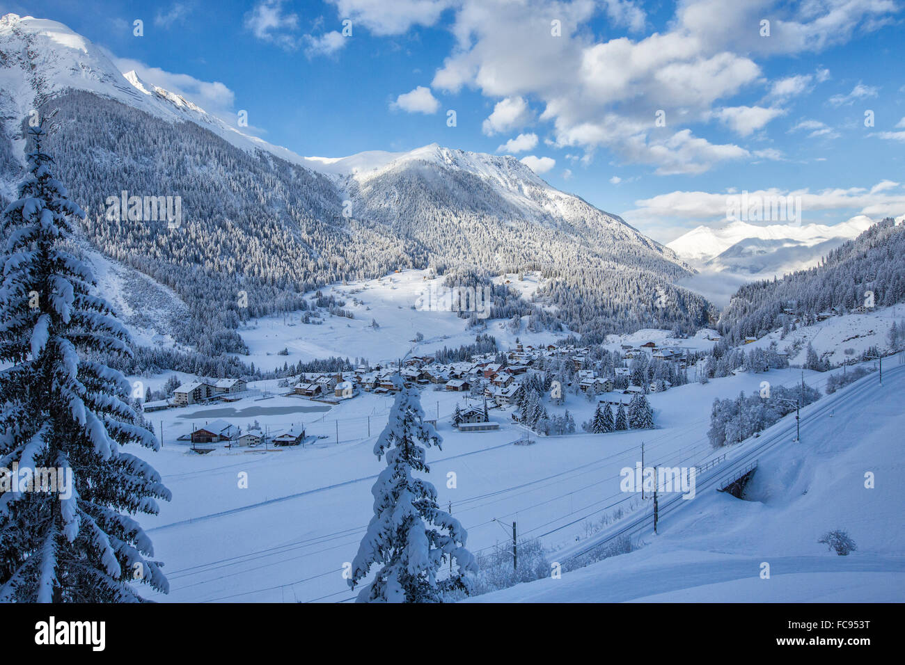 Verschneites Dorf Stockfotos und -bilder Kaufen - Alamy