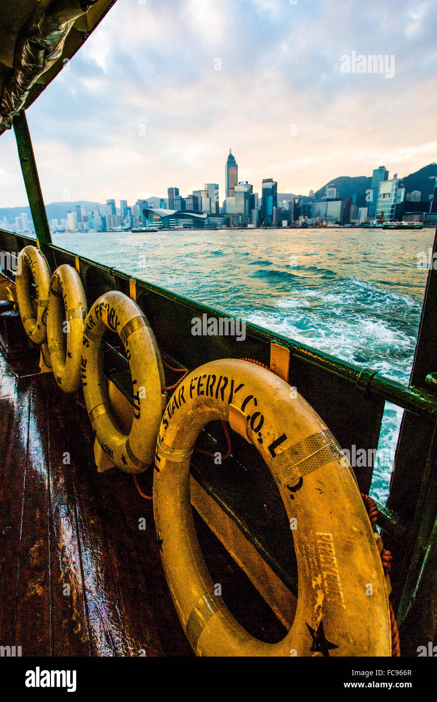 Hong Kong Skyline mit der Star Ferry, Hongkong, China, Asien Stockfoto