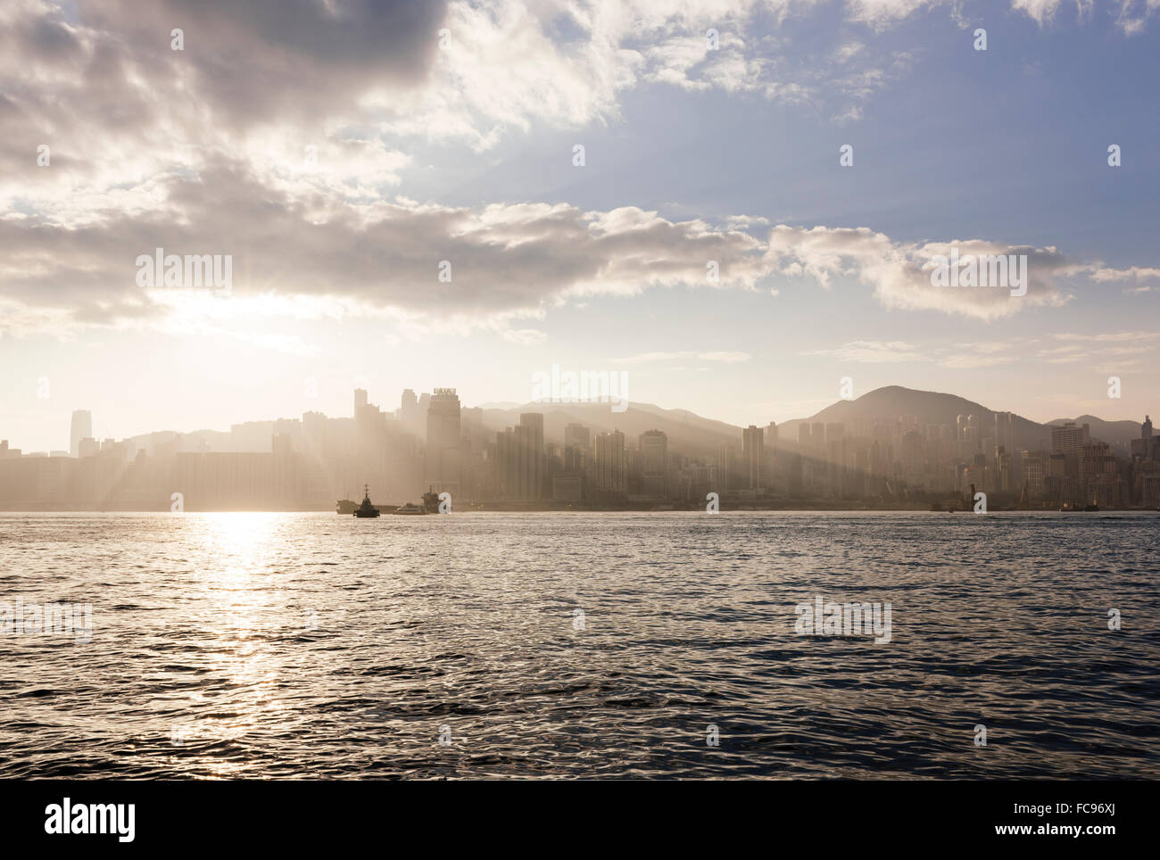 Morgendämmerung über Hong Kong Skyline, Avenue of Stars, Tsim Sha Tsui Waterfront, Kowloon, Hong Kong, China, Zentralasien Stockfoto