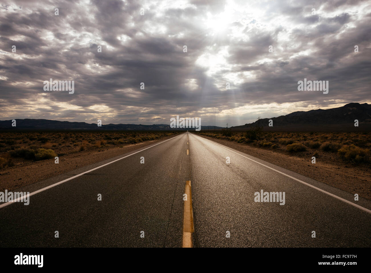 Highway 190 durch Death Valley Nationalpark, Kalifornien, Vereinigte Staaten von Amerika, Nordamerika Stockfoto