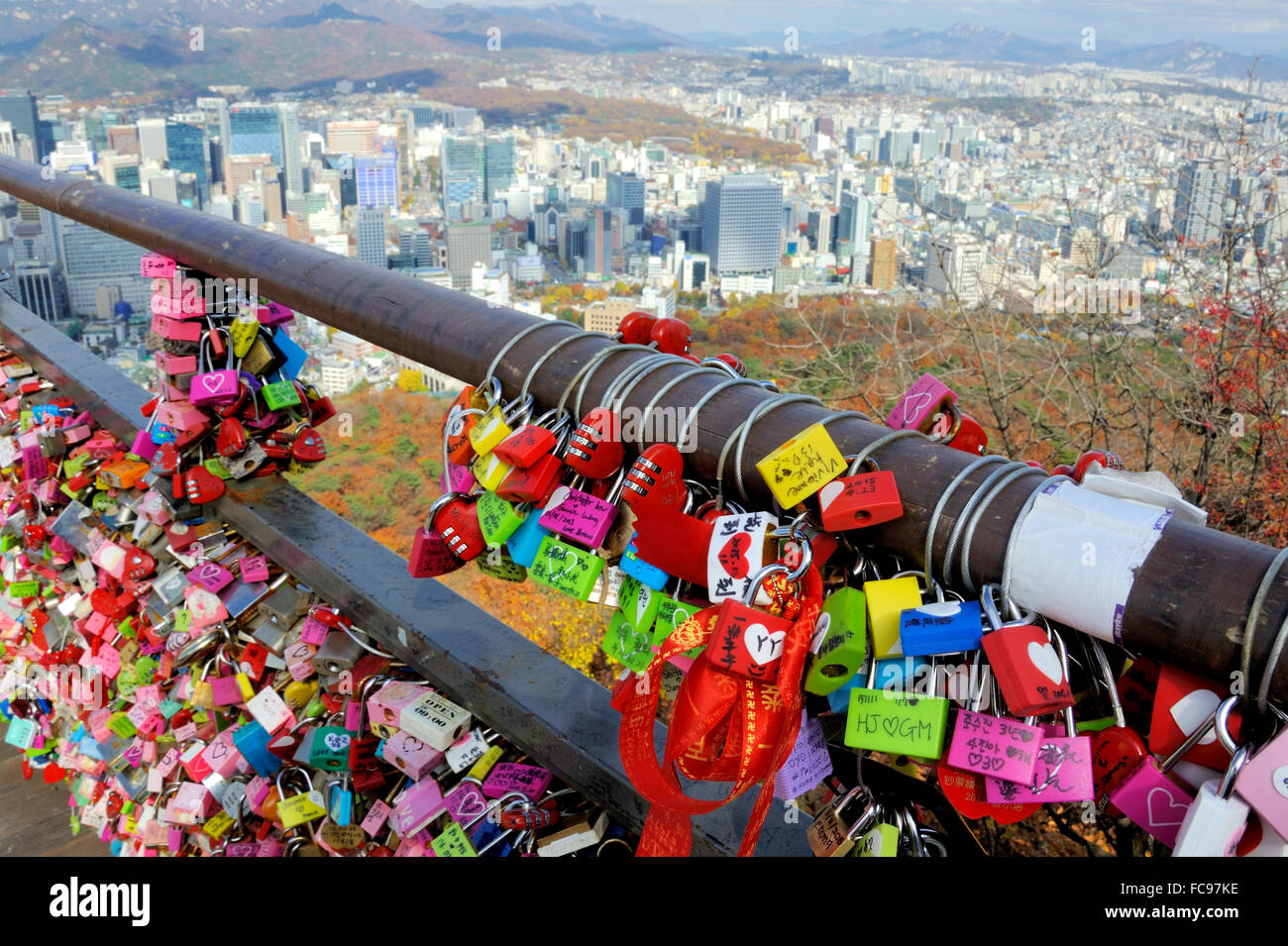 Vorhängeschlösser am Namsan Seoul Tower Stockfoto