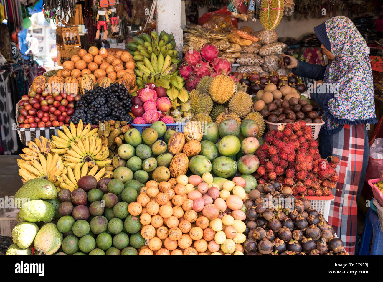 Vielfalt der Früchte auf dem Markt in Bedugul, Bali, Indonesien Stockfoto