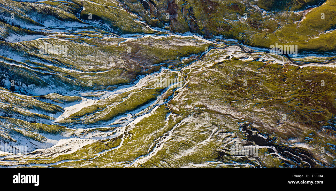 Luftaufnahmen von Flussbetten mit Moos und die Berge, Emstrur Bereich, Island Stockfoto