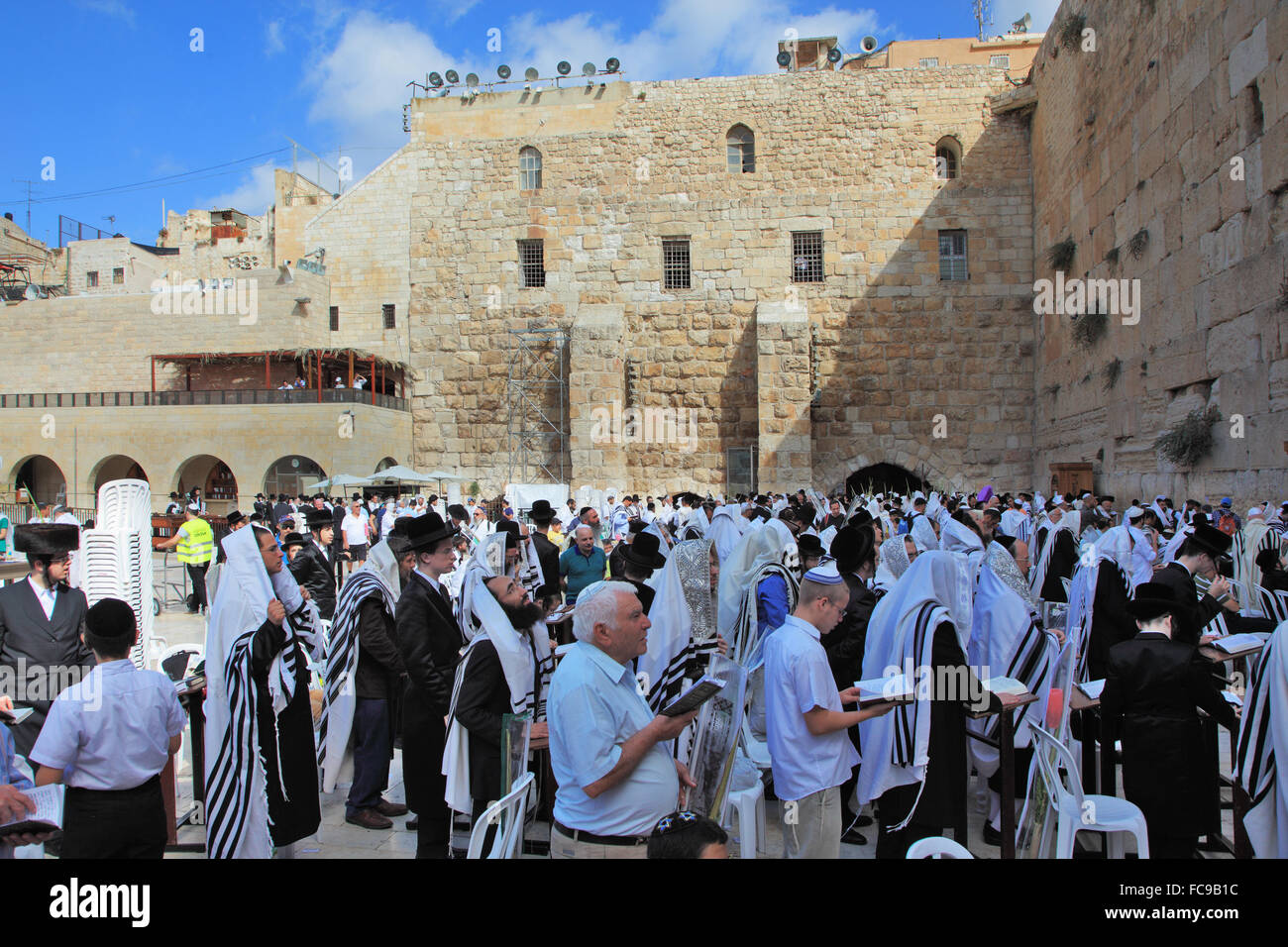 Viele Juden versammelten sich zum Gebet. Stockfoto