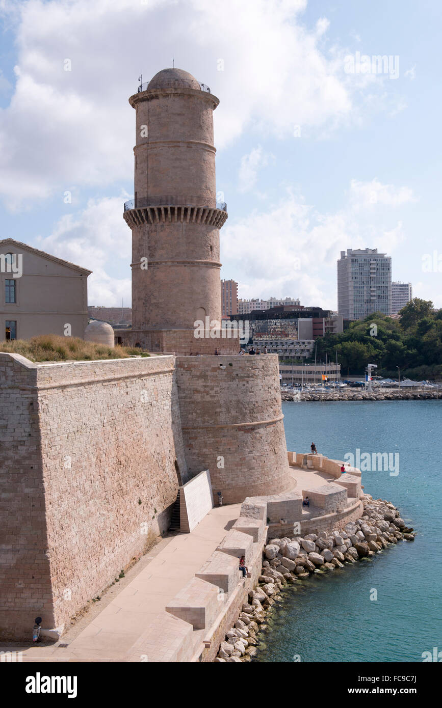 Blick auf das Fort Saint-Jean im Vieux-Port oder im alten Hafen von Marseille, Frankreich. Stockfoto