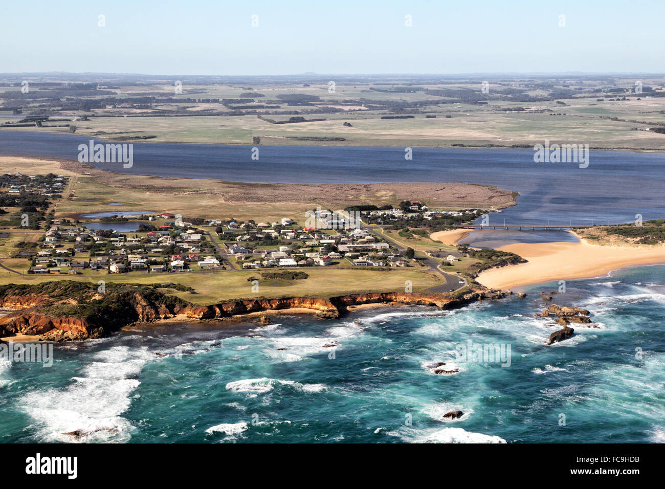 Luftaufnahme von Peterborough an der Great Ocean Road im Port Campbell National Park, Victoria, Australien. Stockfoto