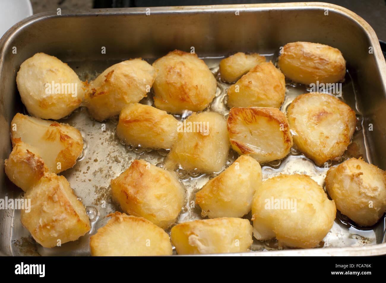 Köstlichen goldenen knusprigen Bratkartoffeln Stockfoto