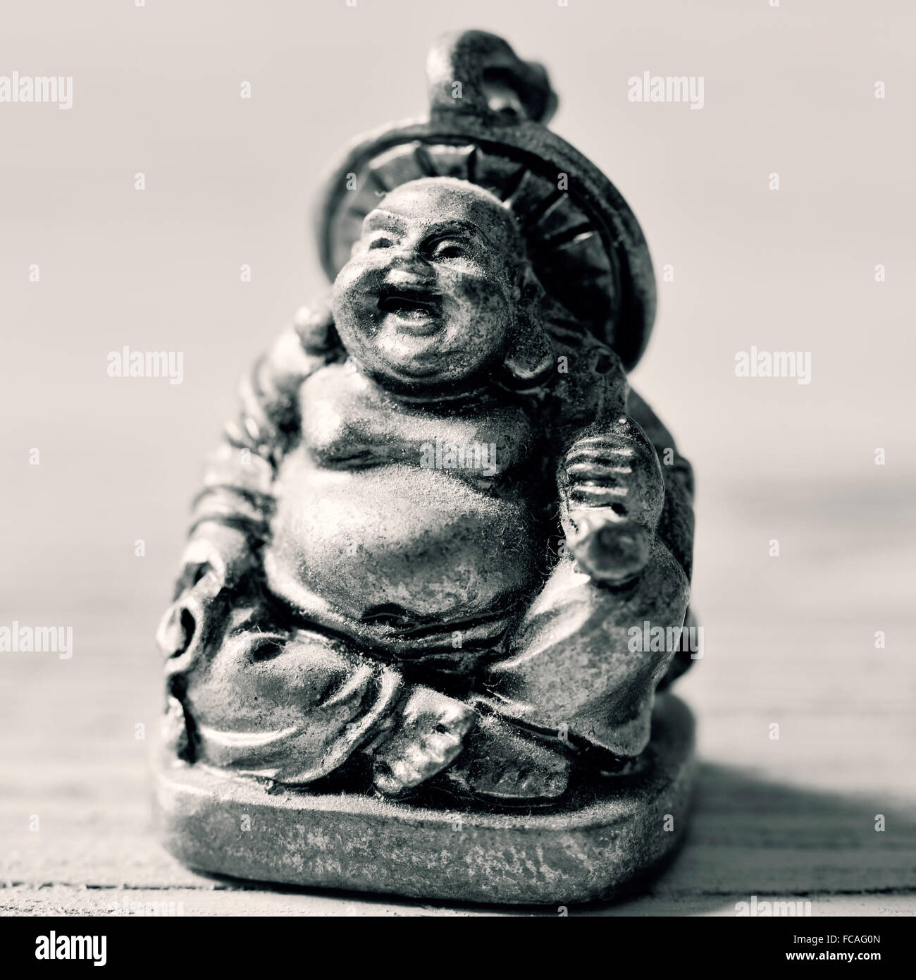 Nahaufnahme eines lachenden fat Buddha in duotone Stockfoto
