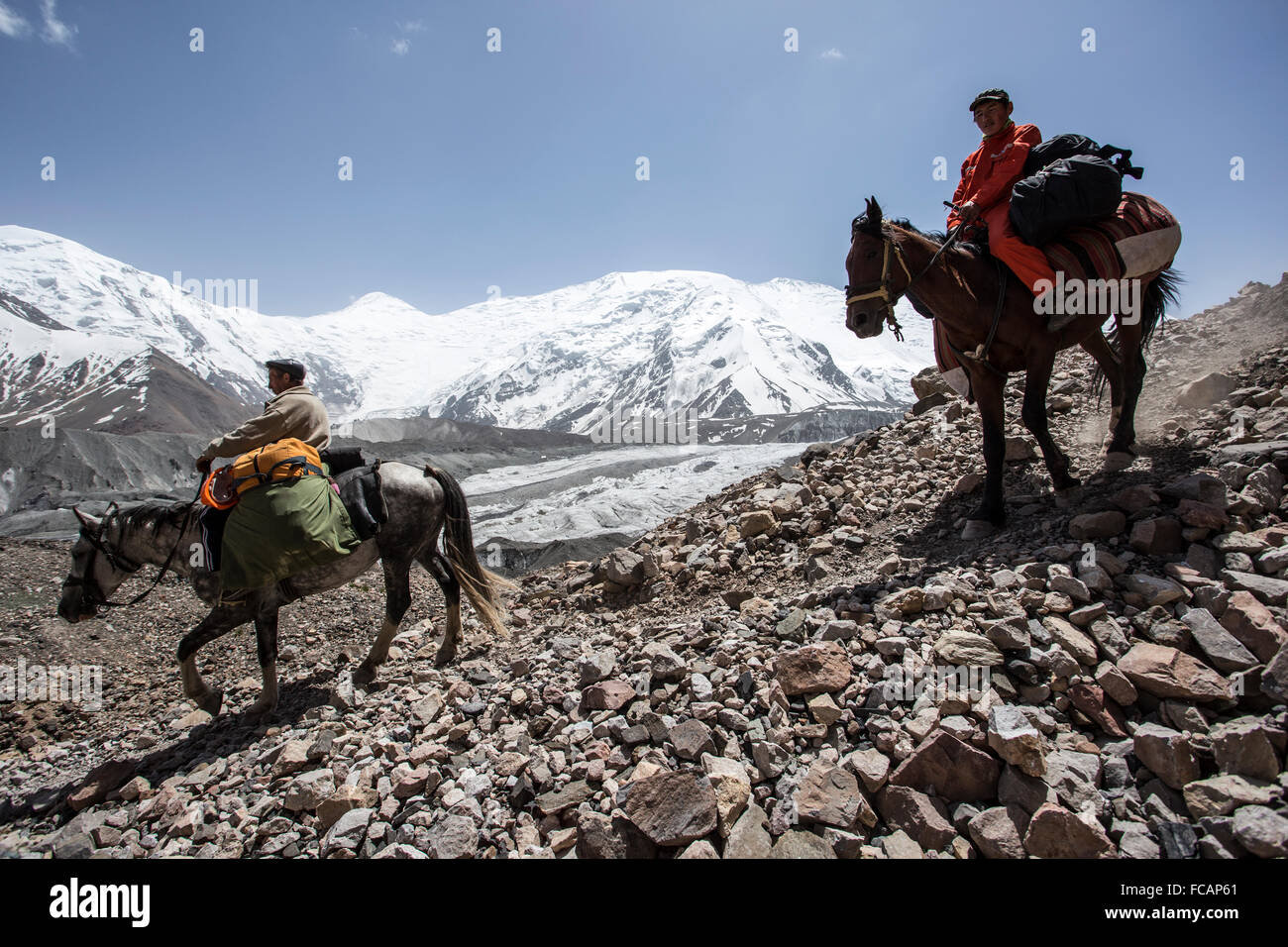 Träger, Reiten in der Lenin-Spitze Stockfoto