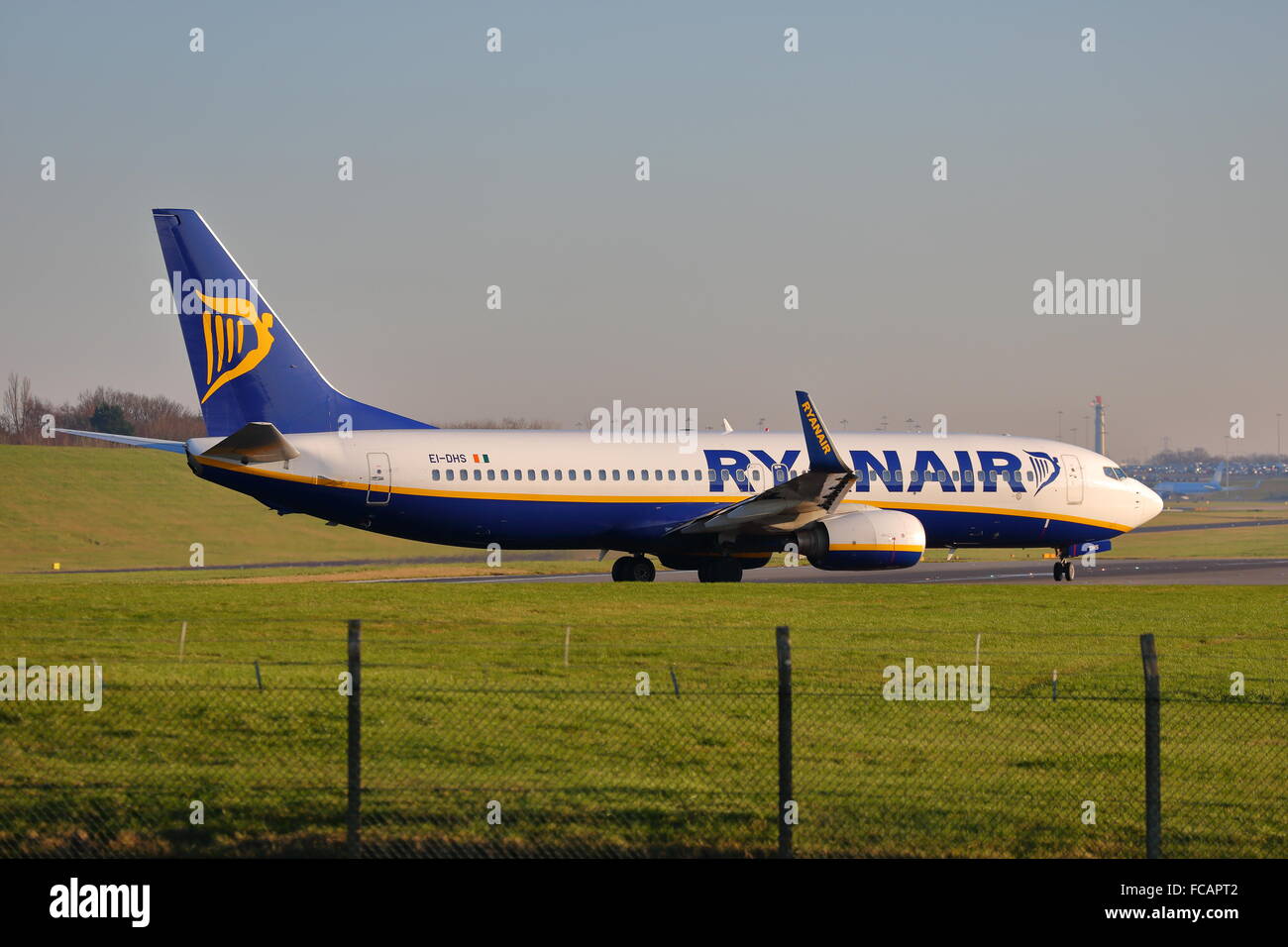 Ryanair Boeing 737NG EI-DHS dem Start am Flughafen Birmingham, UK Stockfoto