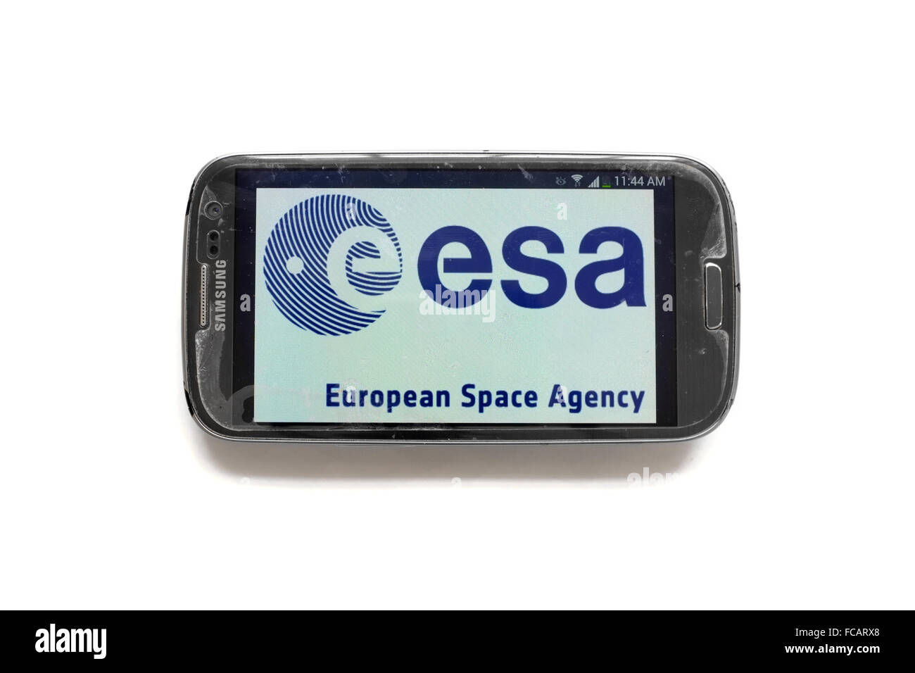Das ESA-Logo auf dem Bildschirm des Smartphones vor weißem Hintergrund fotografiert. Stockfoto