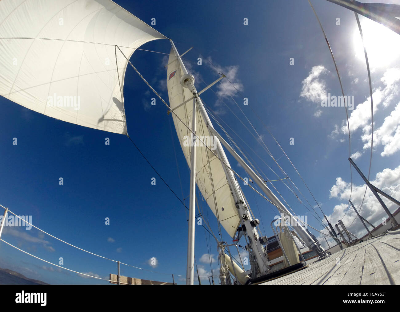 Ein Segelboot in der Karibik im Einsatz. Stockfoto