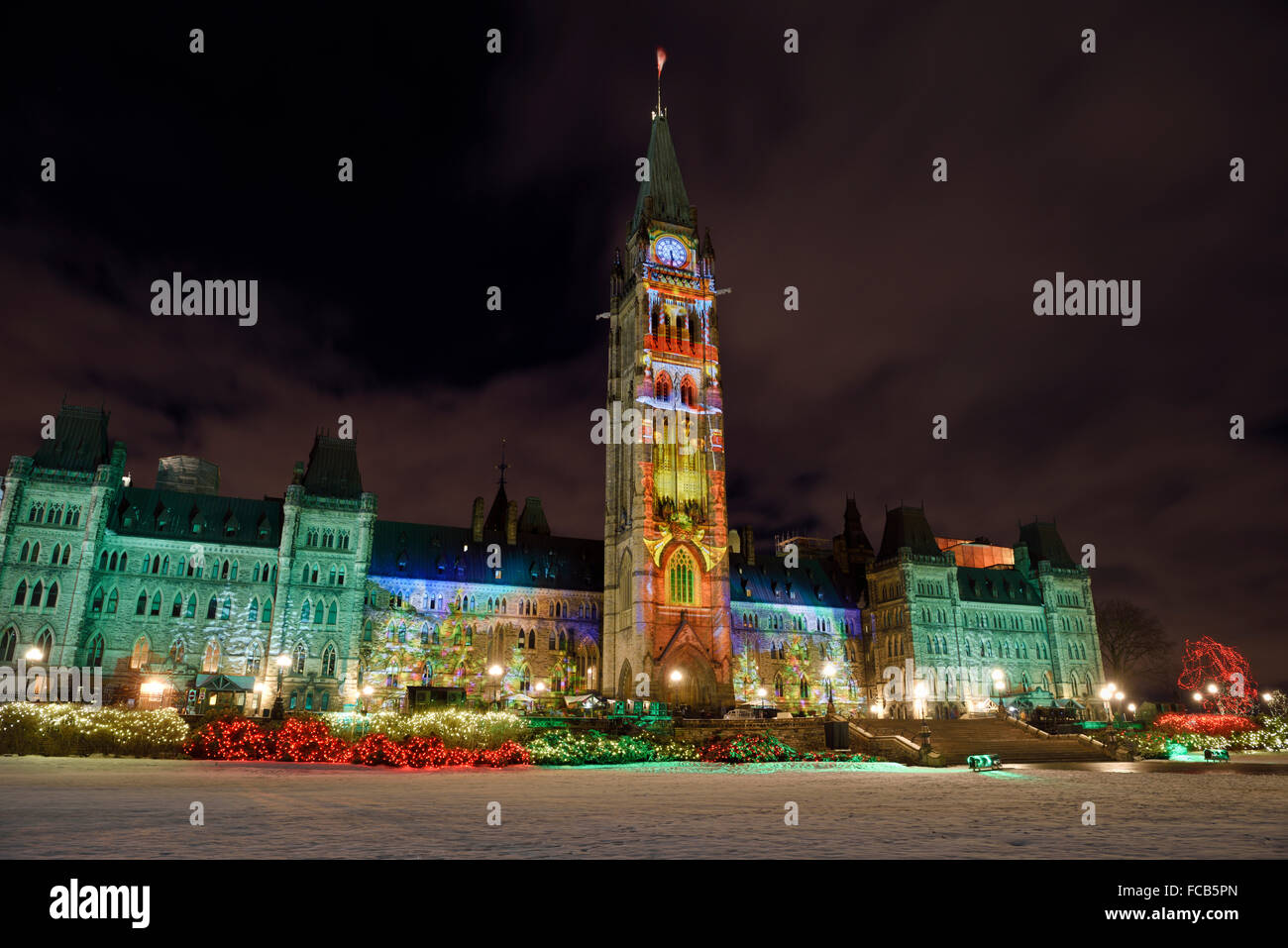 Weihnachts-Licht-Show im kanadischen Parlament Gebäude mittleren Block im Parlament Hill Ottawa Kanada im Winter nachts Stockfoto