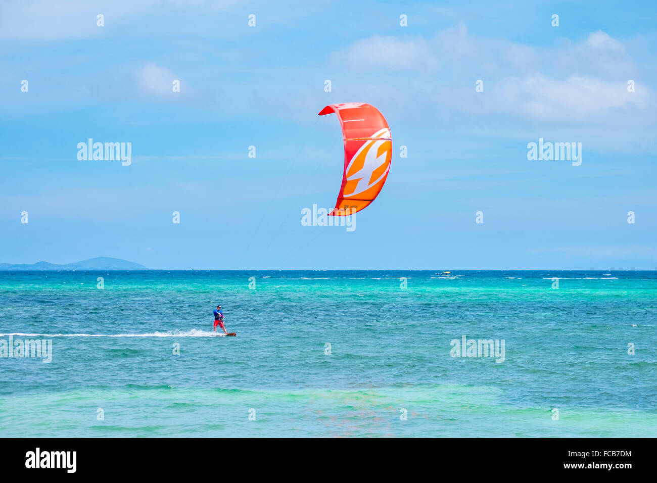 Kitesurfer am Strand von Balabag, Boracay Island, Philippinen Stockfoto