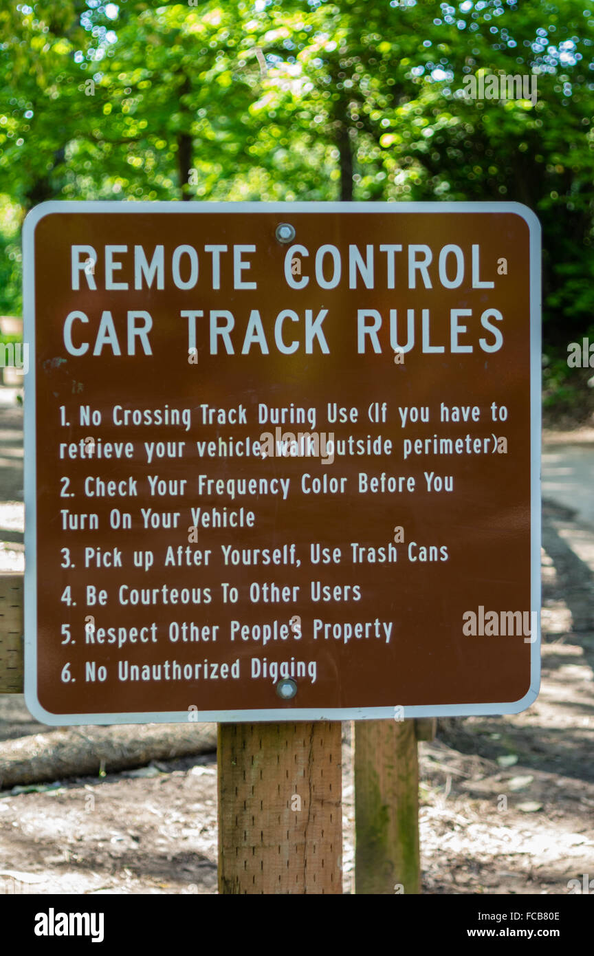 Melden Sie mit Regeln für die Fernbedienung Auto Track, Portland, Oregon, USA Stockfoto