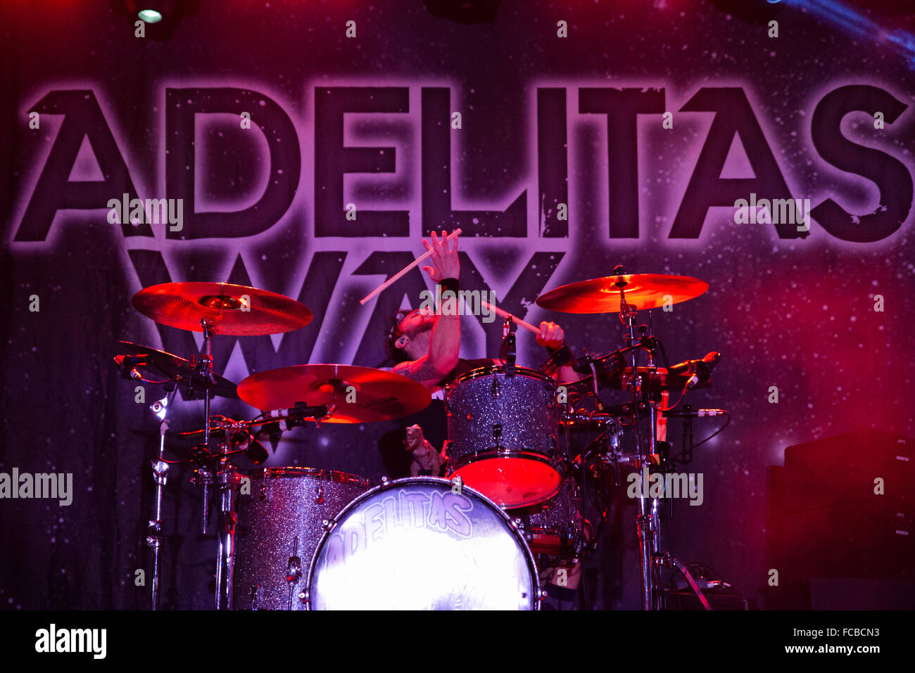 Dallas, Texas, USA. 20. Januar 2016. Schlagzeuger TRE STAFFORD der amerikanischen Rockband Adelitas Weg führt am Monkey Bar N Gasgrill in Dallas, Texas als Teil des Konzerns schlechten Ruf Tour. Bildnachweis: Scott W. Coleman/Alamy Live-Nachrichten Stockfoto