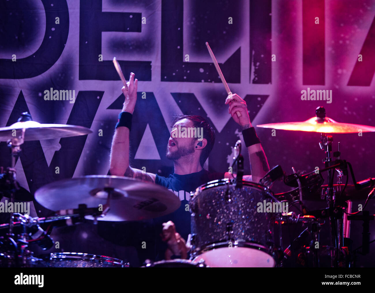 Dallas, Texas, USA. 20. Januar 2016. Schlagzeuger TRE STAFFORD der amerikanischen Rockband Adelitas Weg führt am Monkey Bar N Gasgrill in Dallas, Texas als Teil des Konzerns schlechten Ruf Tour. Bildnachweis: Scott W. Coleman/Alamy Live-Nachrichten Stockfoto