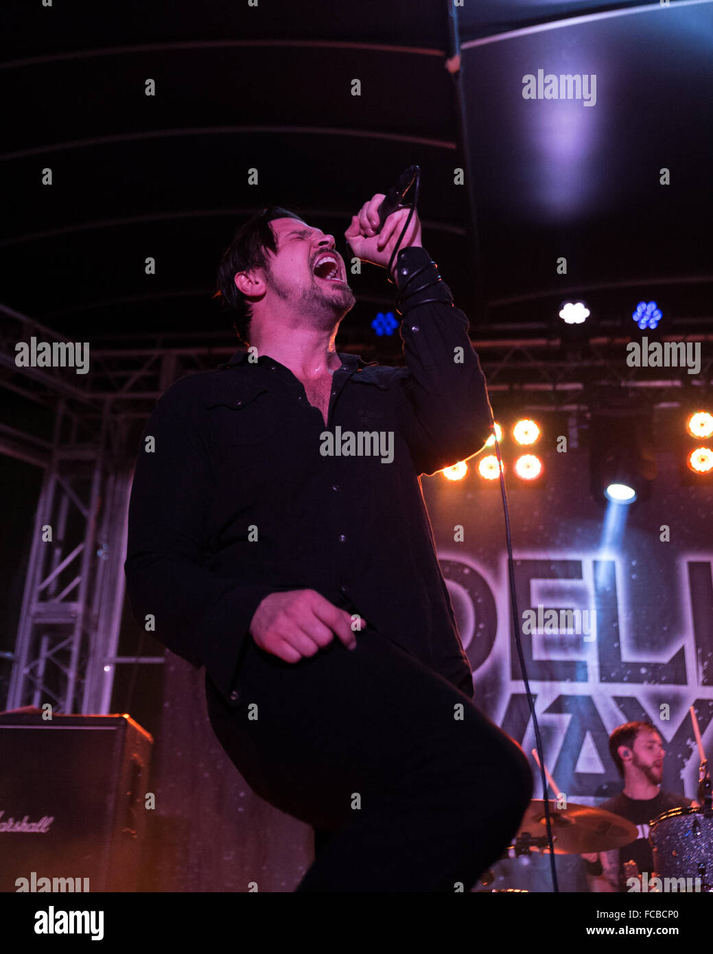 Dallas, Texas, USA. 20. Januar 2016. Sänger RICK DEJESUS der amerikanischen Rockband Adelitas Weg führt am Monkey Bar N Gasgrill in Dallas, Texas als Teil des Konzerns schlechten Ruf Tour. Bildnachweis: Scott W. Coleman/Alamy Live-Nachrichten Stockfoto