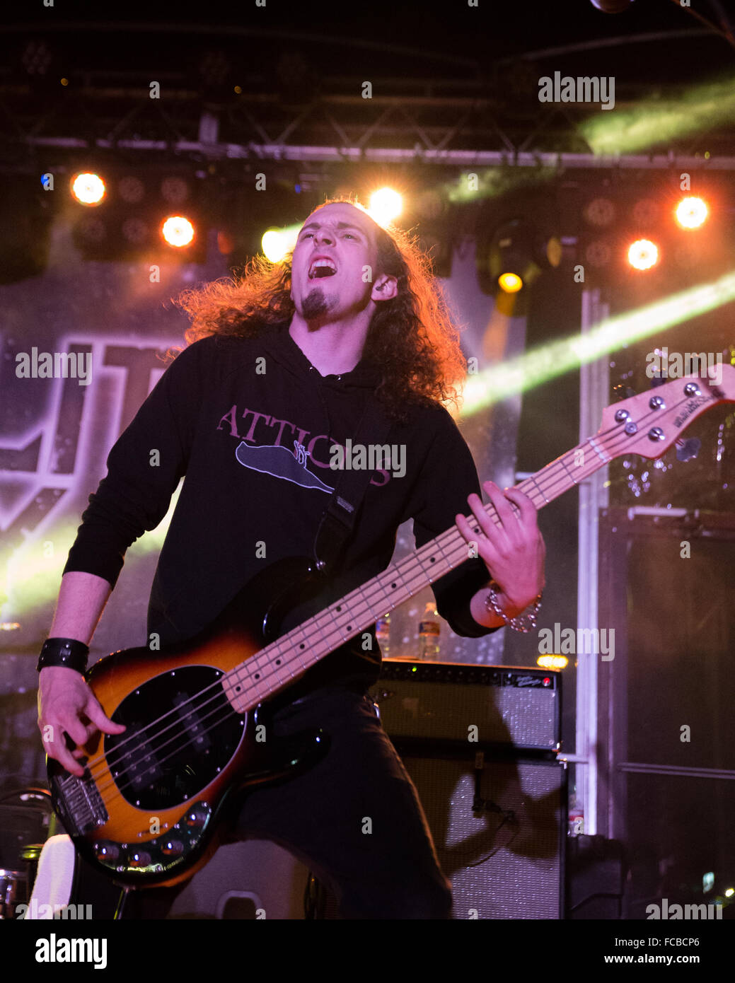 Dallas, Texas, USA. 20. Januar 2016. Bassist ANDREW CUSHING der amerikanischen Rockband Adelitas Weg führt am Monkey Bar N Gasgrill in Dallas, Texas als Teil des Konzerns schlechten Ruf Tour. Bildnachweis: Scott W. Coleman/Alamy Live-Nachrichten Stockfoto