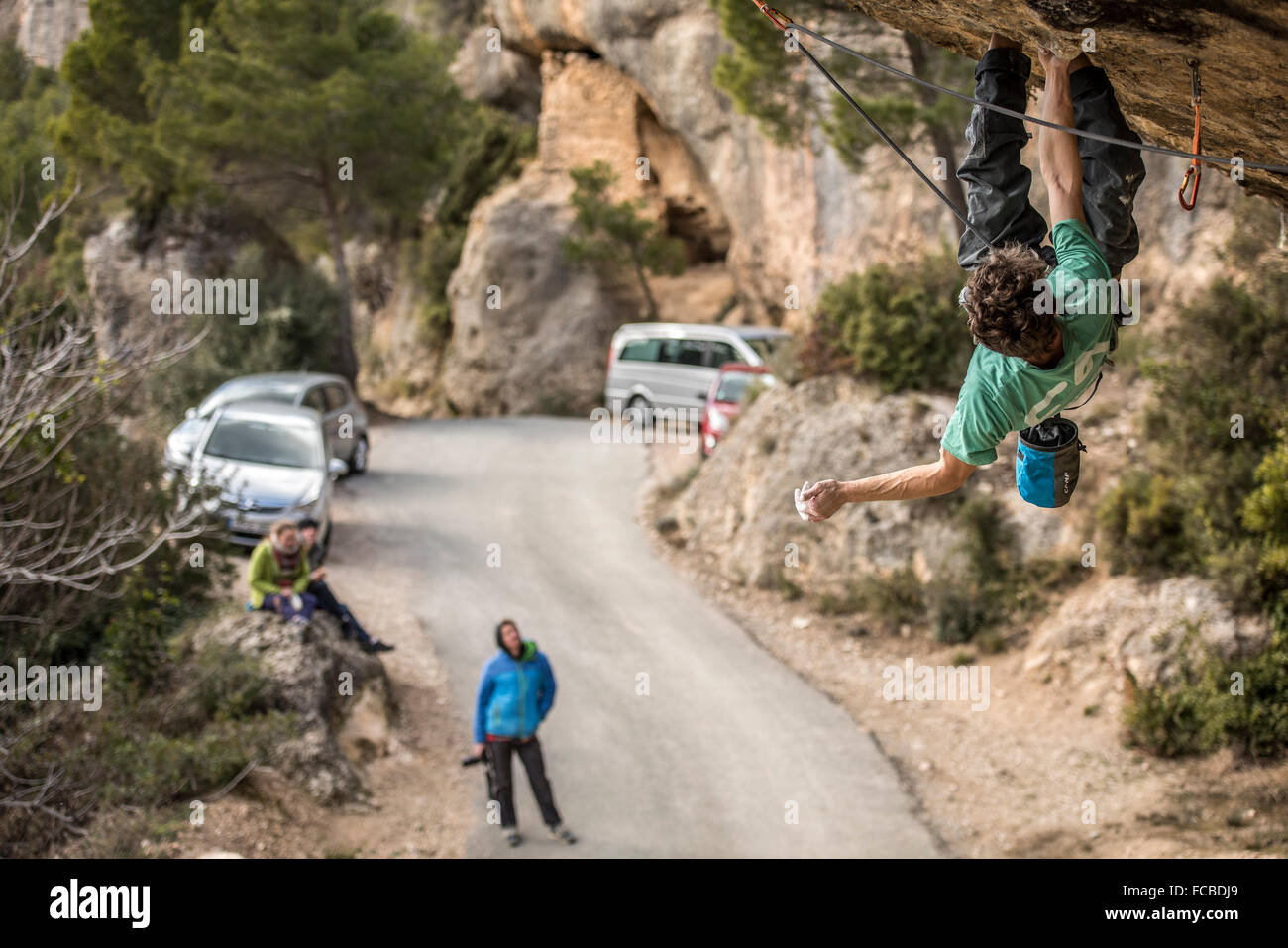 Italienischer Profi-Bergsteiger Stefano Ghisolfi Klettern Demencia Senil, 9a + in Margalef, Spanien. Stockfoto