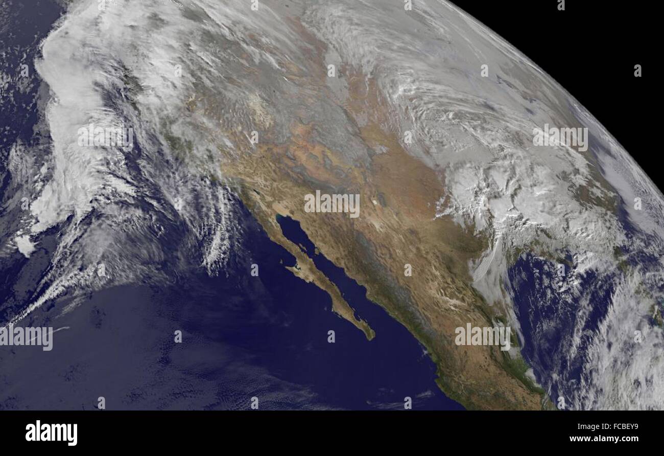 USA. 21. Januar 2016. Eine massive Wintersturm gesehen nähert sich von der Golfküste und die Pazifikküste von der Wettersatelliten NOAA geht 21. Januar 2016. Der National Weather Service prognostiziert eine potentiell lähmenden Wintersturm in der Mid-Atlantic Region mit Schneefall nähert sich zwei Füße in Baltimore und Washington, D.C. u-Bahn-Bereichen. Stockfoto