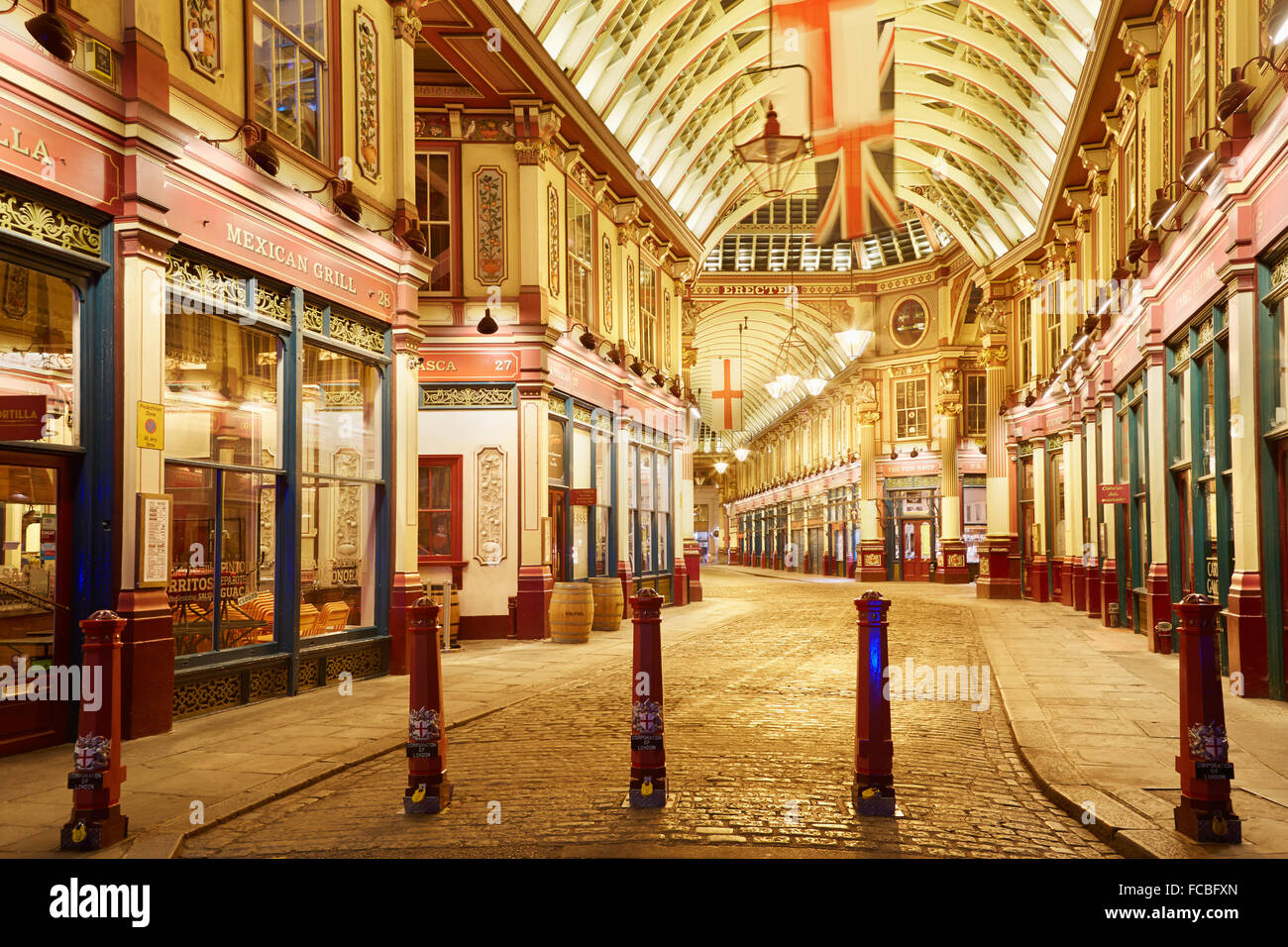 Abgedeckt Leadenhall Markt Galerie Interieur in der Nacht in London Stockfoto