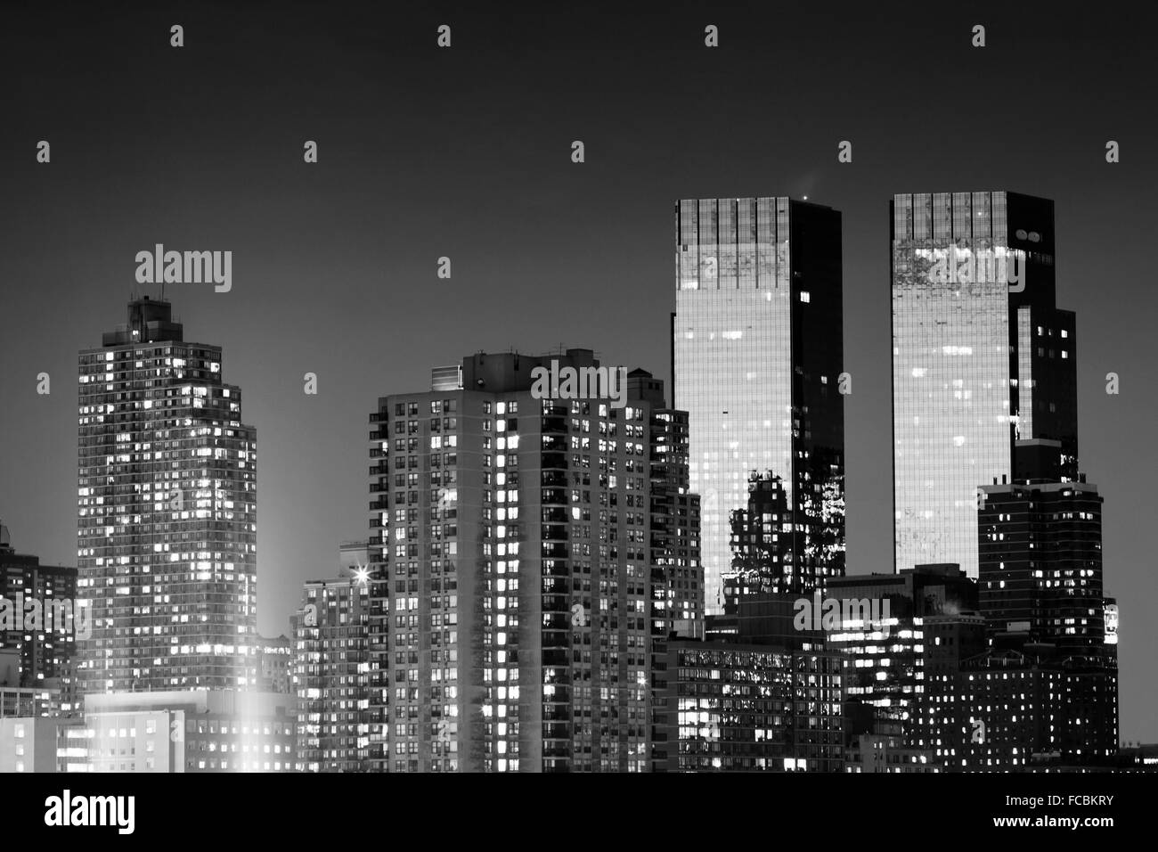 Das Time Warner Center Twin Tower Bürogebäude mit Wohn-Wolkenkratzer in Midtown Manhattan in New York City, USA. Stockfoto