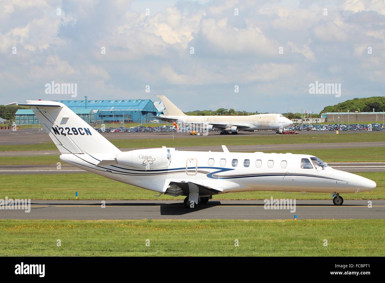 N229CN, eine U.S.-registrierten Cessna Citation, gilt als es heraus taxis am Flughafen Prestwick. Stockfoto