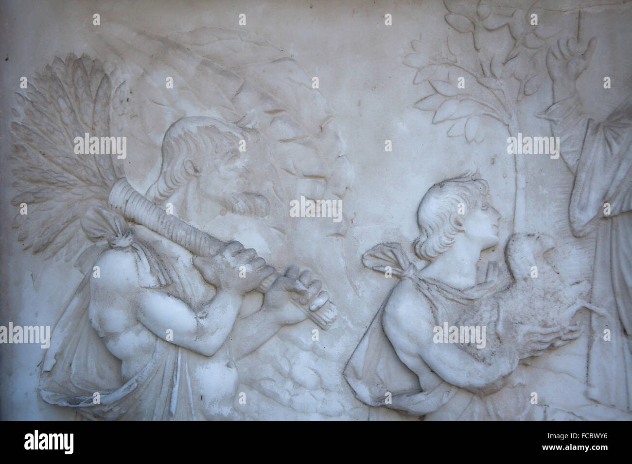 Angebot von Kain und Abel. Marmorrelief des italienischen Renaissance-Bildhauers Giovanni Antonio Amadeo auf die Cappella Colleoni in Bergamo, Lombardei, Italien. Stockfoto