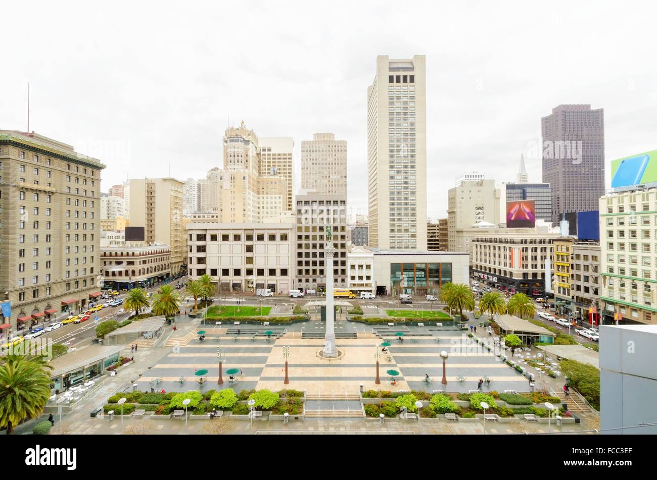 Tagesansicht am Union Square in der Innenstadt von San Francisco, California, Vereinigte Staaten von Amerika. Ein Wahrzeichen der Gegend mit einer Spalte eines s Stockfoto