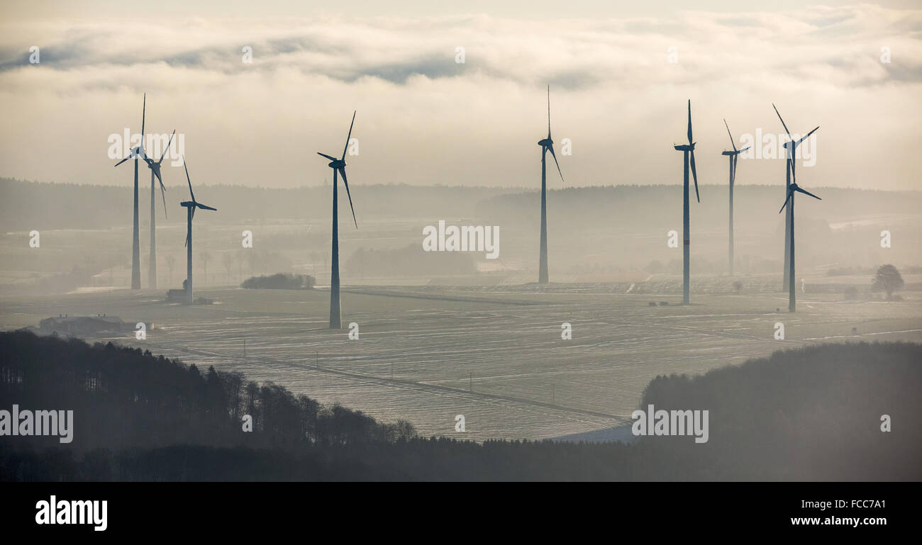 Luftbild, Windenergieanlage, Windkraftanlage im Morgenlicht, Wolken, Hintergrundbeleuchtung, Madfeld, alternative Energien, Stockfoto