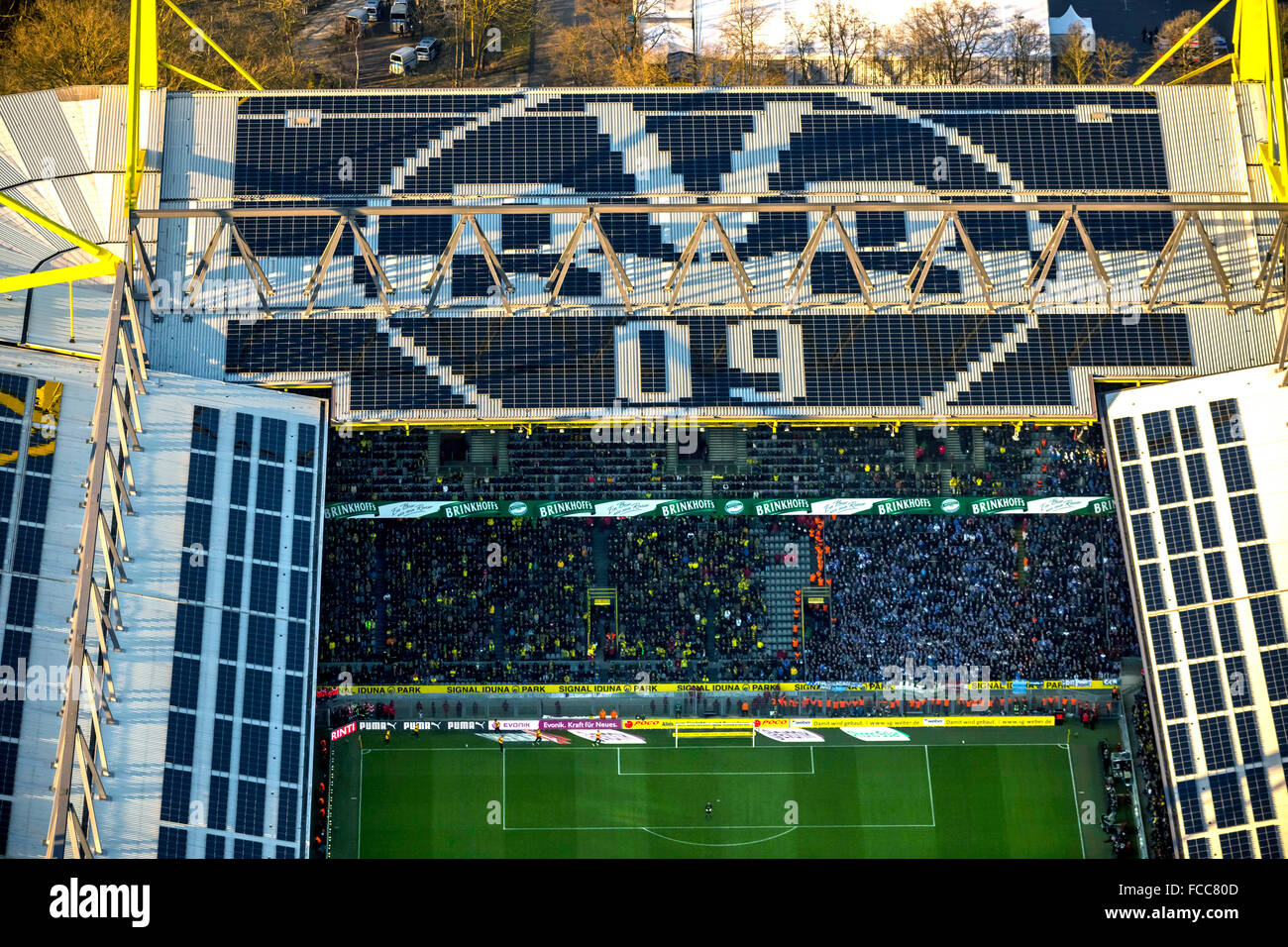 Luftaufnahme, endete Revierderby im Signal Iduna Park, Borussia Dortmund vs. FC Schalke 04 3:0 im Dortmunder Westfalenstadion, Stockfoto