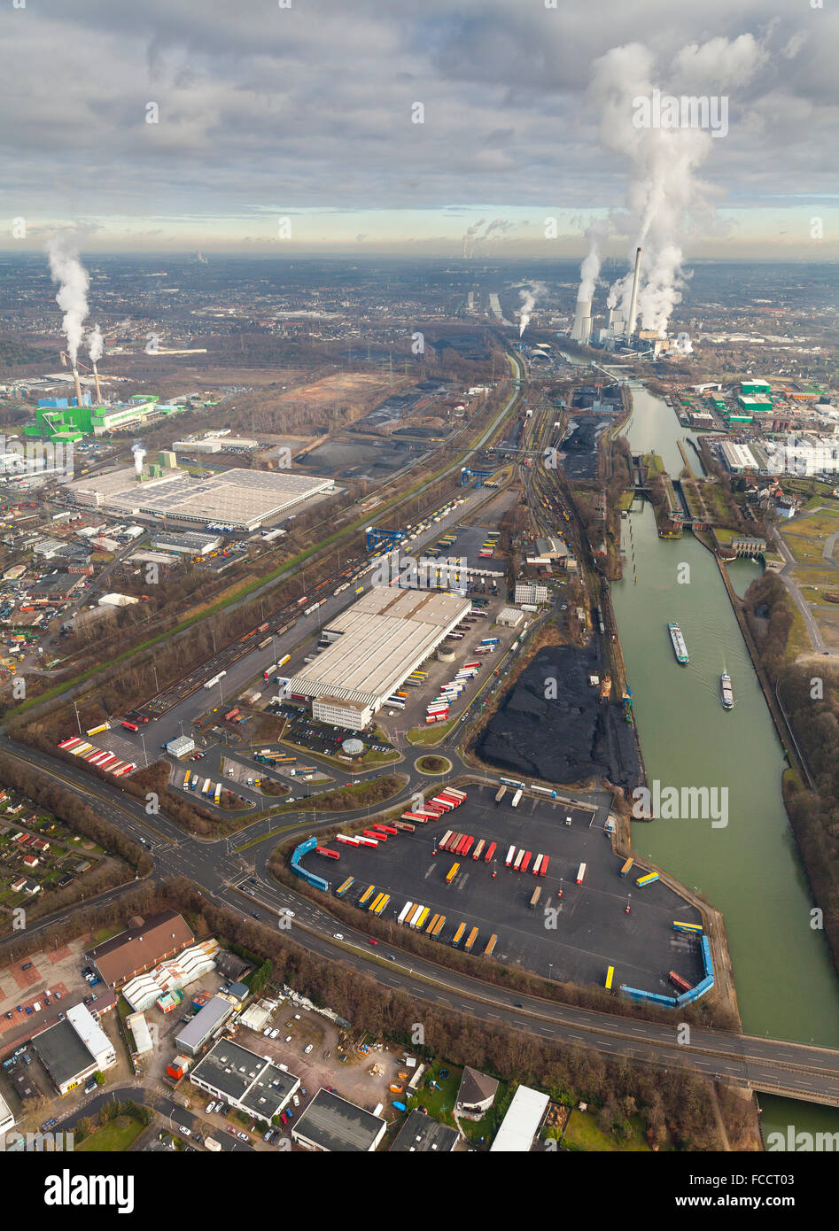 Luftaufnahme, am Hafen West. WHE, Logistik-Center, Rhein-Herne-Kanal, Wanne-Eickel, Herne, Ruhrgebiet, Nordrhein-Westfalen, Stockfoto