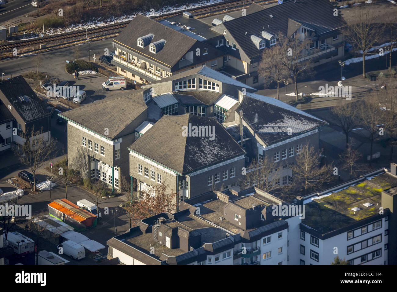 Luftaufnahme, Rathaus mit Olsberg Bigger Platz, Olsberg, Sauerland, Nord Rhein Westfalen, Deutschland, Europa, Luftbild, Stockfoto