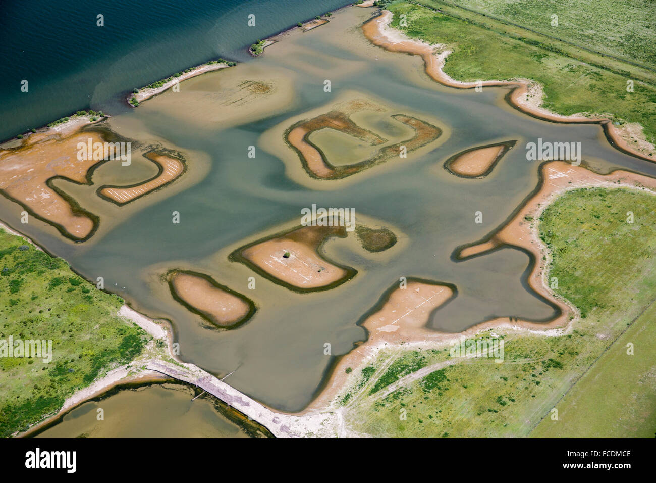 Niederlande, Stellendam, Haringvliet Lagune, kleinen Naturschutzgebiet in Überschwemmungsgebieten. Luftbild Stockfoto