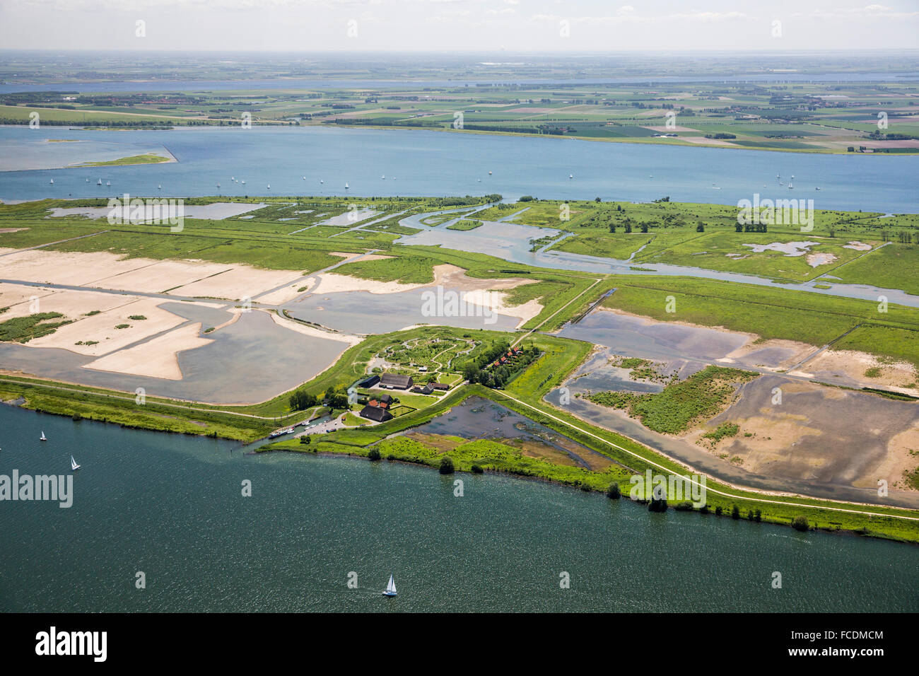 Niederlande, Korendijk, Insel von Tiengemeten, im Jahr 2007. Seine Landwirtschaft Bewohner wurden umgesiedelt. Luftbild Stockfoto