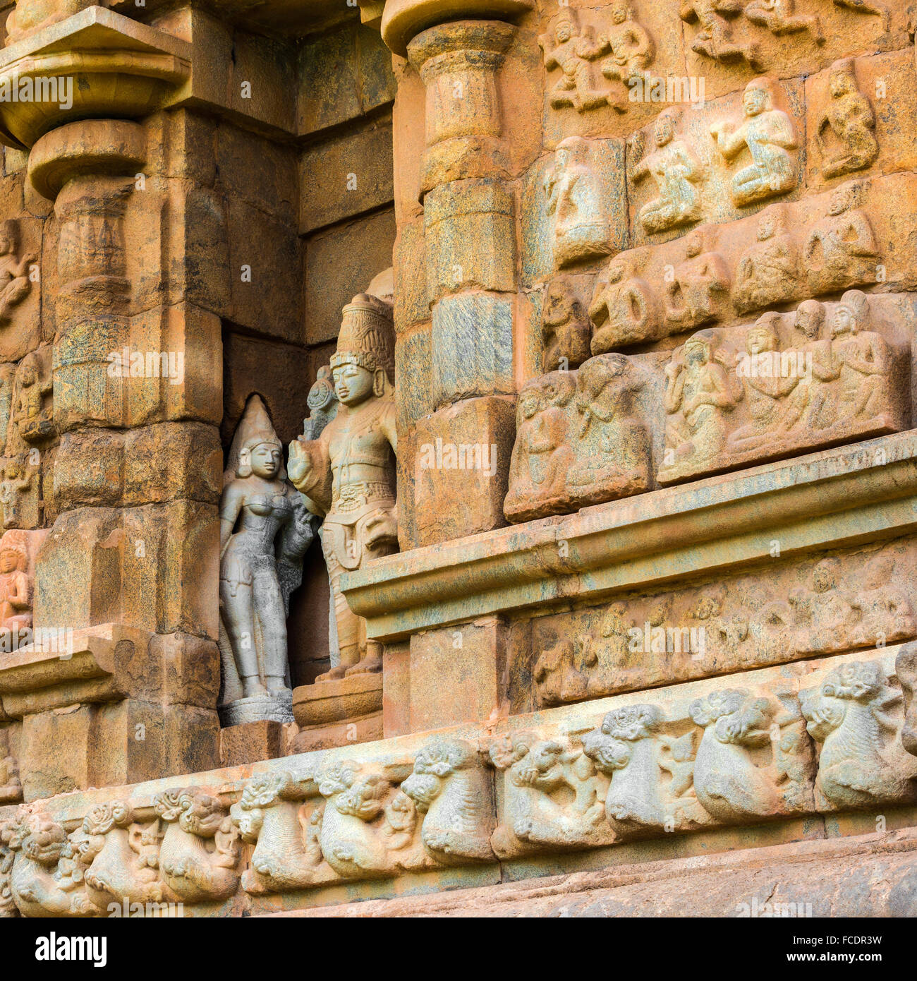 Teil der großen Mauer Architektur alten Gangaikonda Cholapuram Tempel, Indien, Tamil Nadu, Thanjavur (Trichy) groß. Der Tempel ist Stockfoto