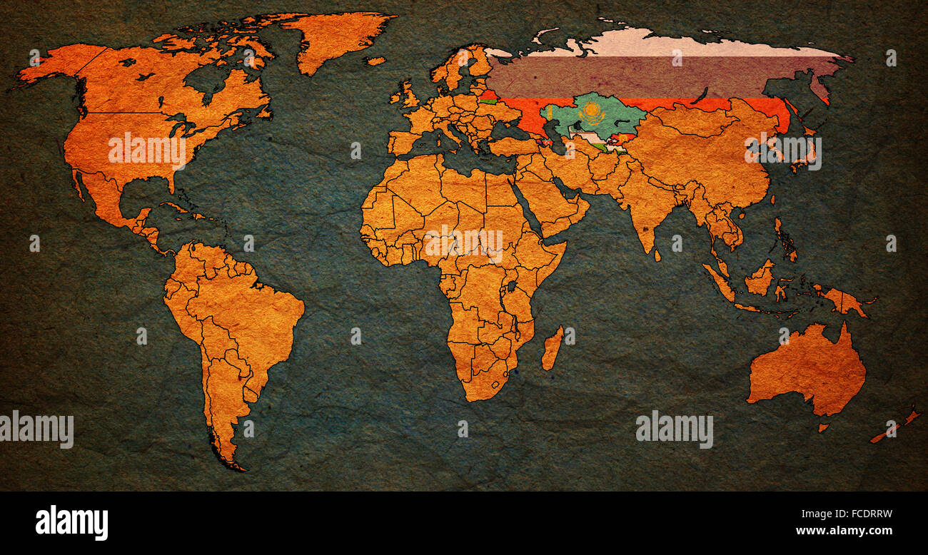 alte Vintage politische Landkarte der Welt mit Nationalflaggen Stockfoto