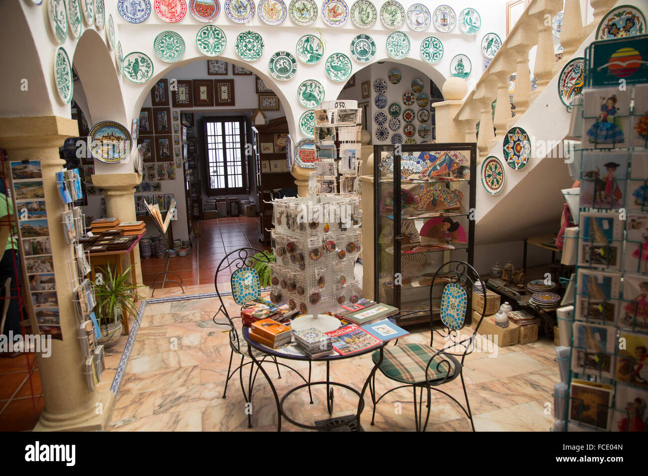 Innenraum des Handwerks Geschenk-Shop, Dorf von Arcos De La Frontera, Provinz Cadiz, Spanien Stockfoto