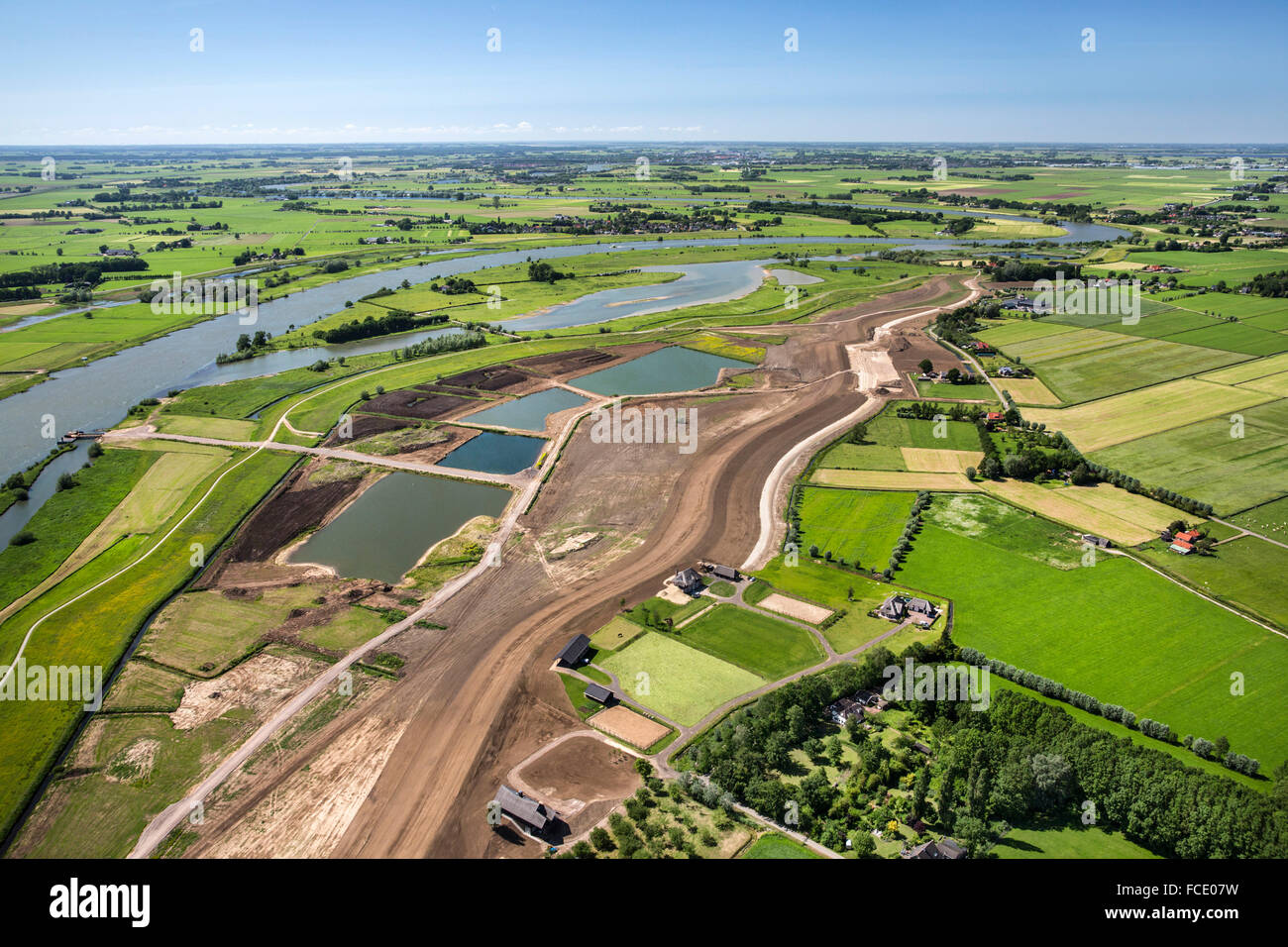 Niederlande, Zwolle, IJssel Fluss. Raum für den Fluss-Projekt. Auen zu vergrößern. Luftbild Stockfoto
