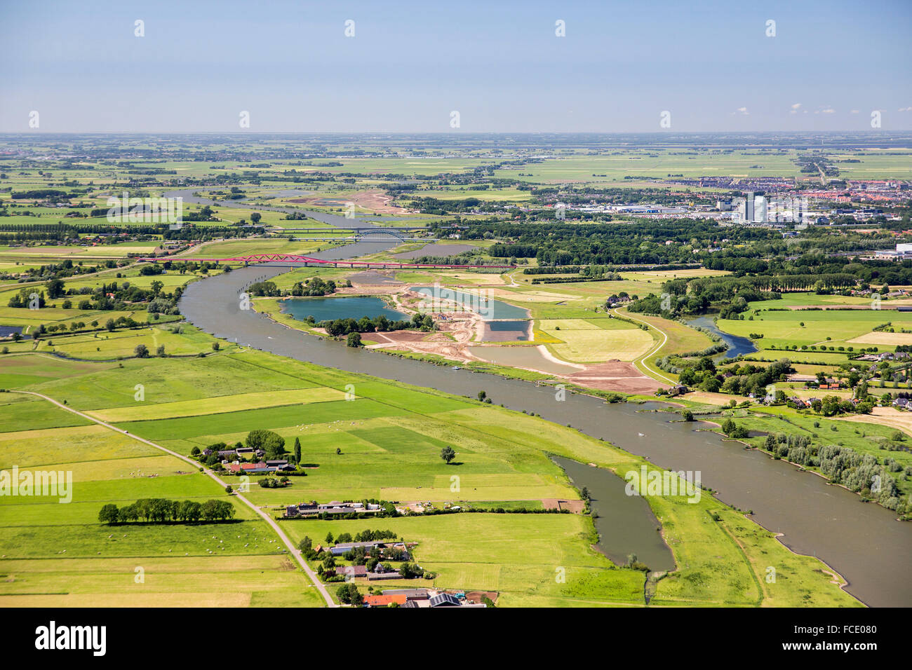 Niederlande, Zwolle, IJssel Fluss. Raum für den Fluss-Projekt. Auen zu vergrößern. Luftbild Stockfoto
